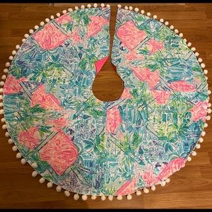 Lilly Pulitzer tree skirt. Excellent condition